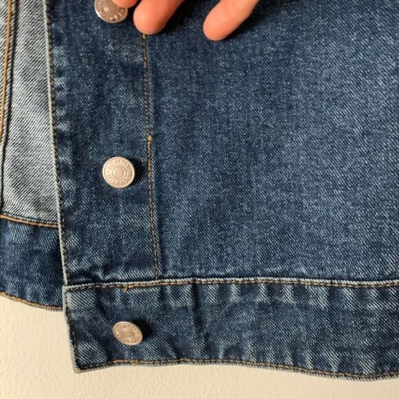 Tommy Hilfiger blue sleeveless denim vest, metal buttons, size Med - Picture 12 of 13